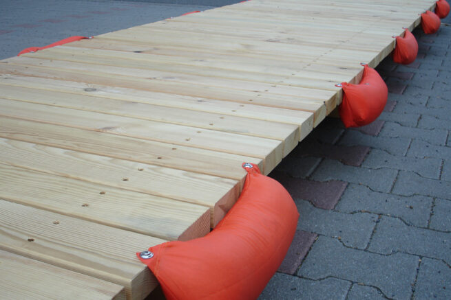 autohafen Kunstinstallation von Birgit Hampel Ausstellung "Häuser für Autos" Detail