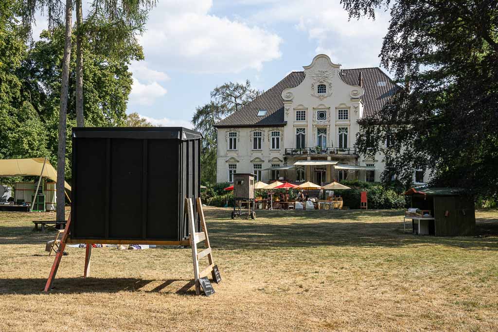 begehbare camera obscura Birgit hampel KulturGut Poggenhagen Parkbeben 2022